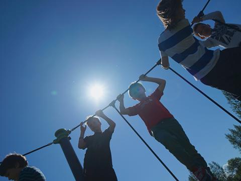 Krakkar í klifurgrind