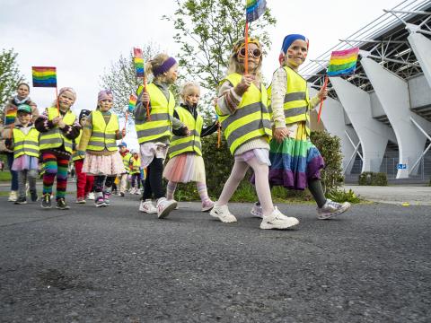 Gleðiganga barna í leikskólanum Hofi og 1. og 2. bekk Laugarnesskóla