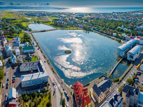 Reykjavíkurtjörn og nágrenni úr lofti.