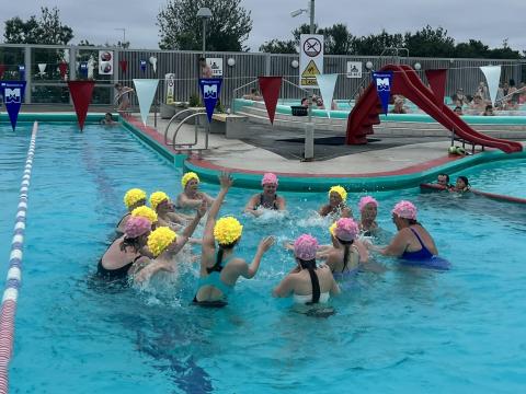 Water ballet group Eilífðin practicing at Vesturbæjarlaug pool