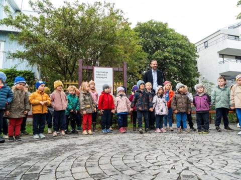 Mayor Einar Þorsteinsson formally opened Freyjugarður