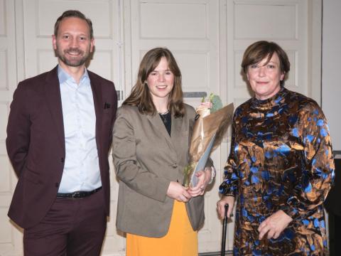 Guðmunduverðlaunin 2024 f.v. Einar Þorsteinsson borgarstjóri, Una Björg Magnúsdóttir myndlistarkona og Ólöf Kristín Sigurðardóttir safnstjóri Listasafns Reykjavíkur.