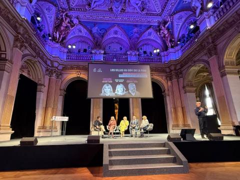 Mayor Heiða Björg participates in panel discussions in Paris alongside four others