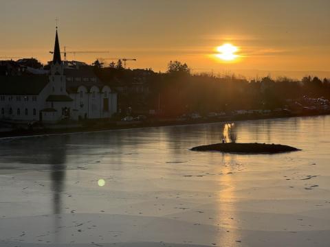 photo of the islet in Tjörnin.