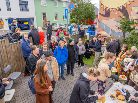 Líf og fjör í vöfflukaffi í Þingholtunum á Menningarnótt.
