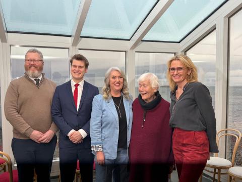Group photo at the Laugarnestangi protection designation: Dr. Rúnar Leifsson, director of the Cultural Heritage Agency, Jóhann Páll Jóhannsson, minister of environment, energy and climate, Þuríður Sigurðardóttir from Laugarnes supporters, Birgitta Spur, founder of the Sigurjón Ólafsson Museum and Laugarnes supporter, and Heiða Björg Hilmisdóttir, mayor.