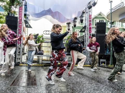 A group of young people from Dans Brynju Péturs performs on Klapparstígur at the Culture Night opening.