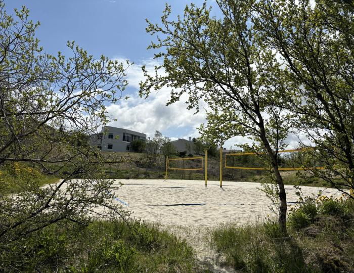 Beach volleyball at Árbæjarlaug Pool