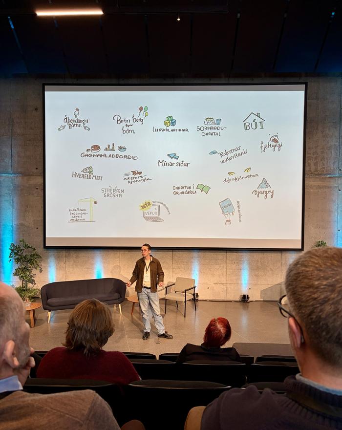 Andri Geirsson speaks at a digital municipal conference.