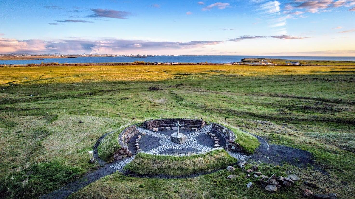 Keltneska útialtarið að Esjubergi á Kjalarnesi