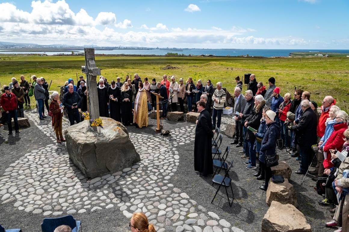 Vígsla útialtarsins að Esjubergi