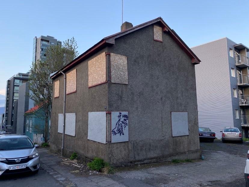Ónýtt hús við Vatnsstíg.