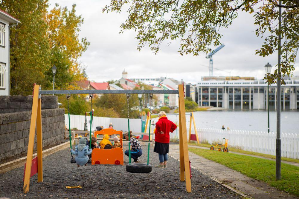 Children swinging at Tjörn preschool