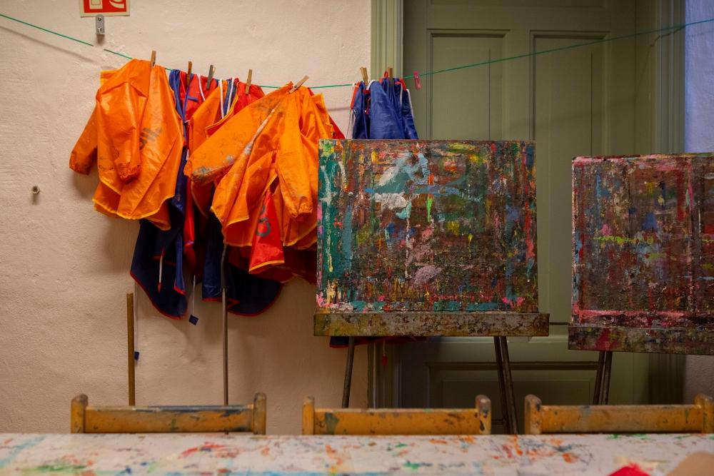 Aprons and painting smocks at Tjörn preschool