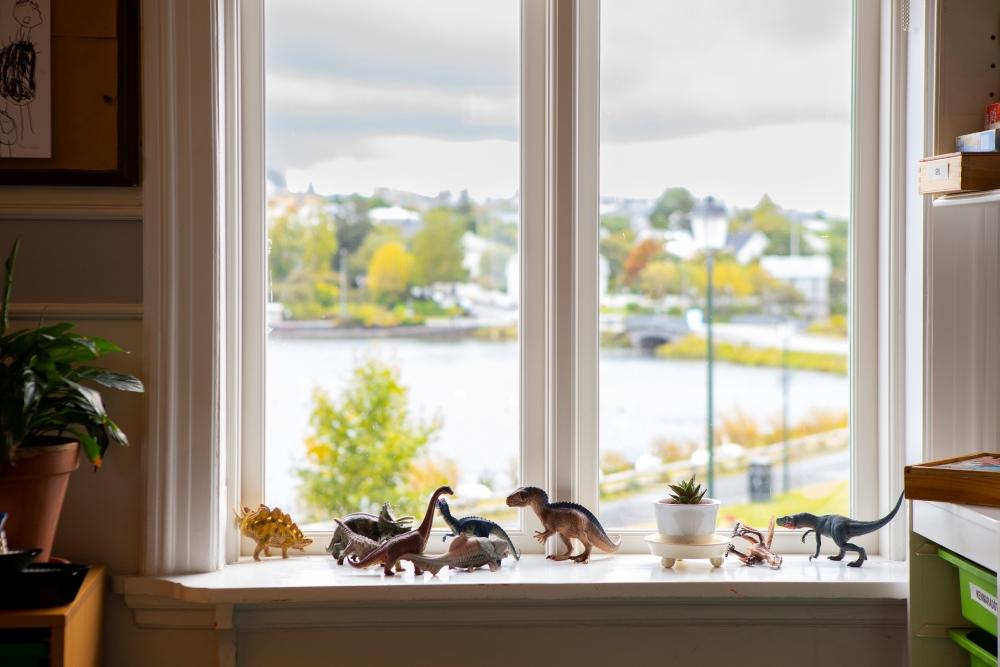Dinosaur toys in a window box at Tjörn preschool