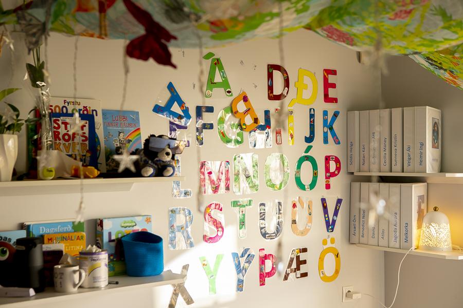 Books and folders on the classroom shelves at Blásalir.