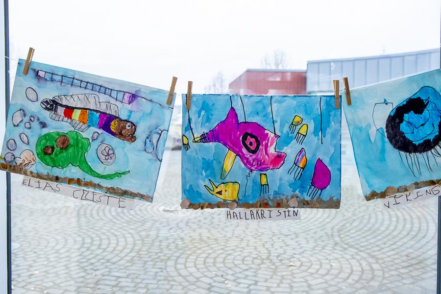 Painted pictures of fish created by children at Lyngheimar preschool.