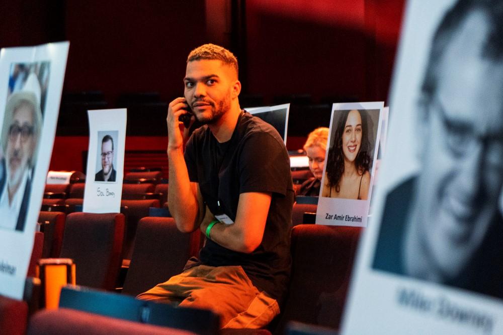 Tónlistarmaðurinn Unnsteinn Manuel er listrænn stjórnandi hátíðarinnar. Eins og sjá má eru frátekin sæti fyrir gesti hátíðarinnar.