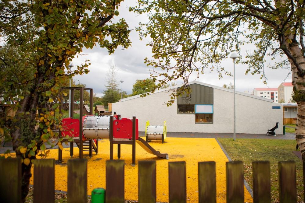 Vesturborg preschool and play area with castle and yellow surface.