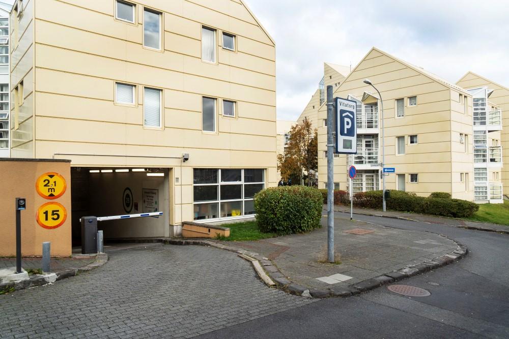Parking garage