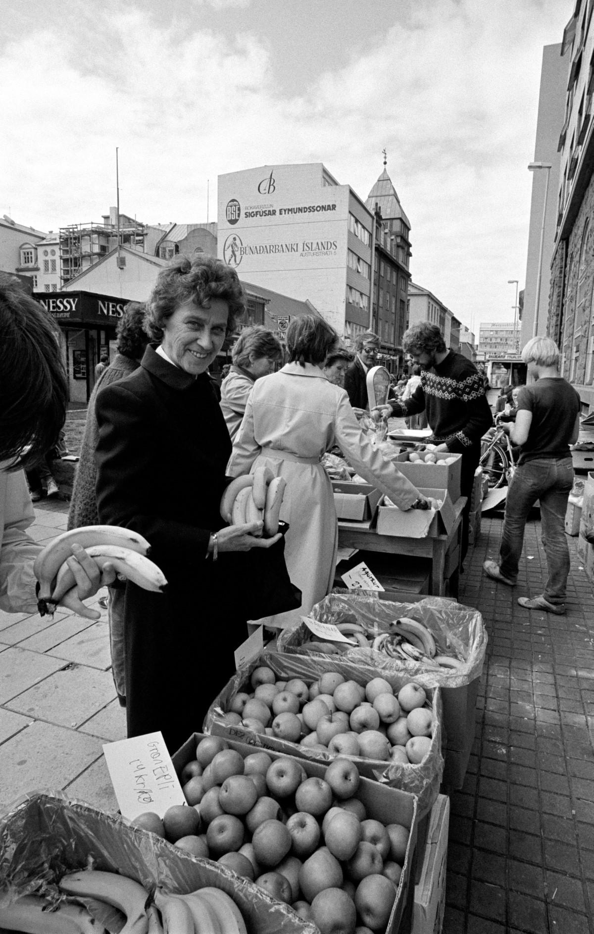 Valdís Óskarsdóttir: Útimarkaður í júní 1981