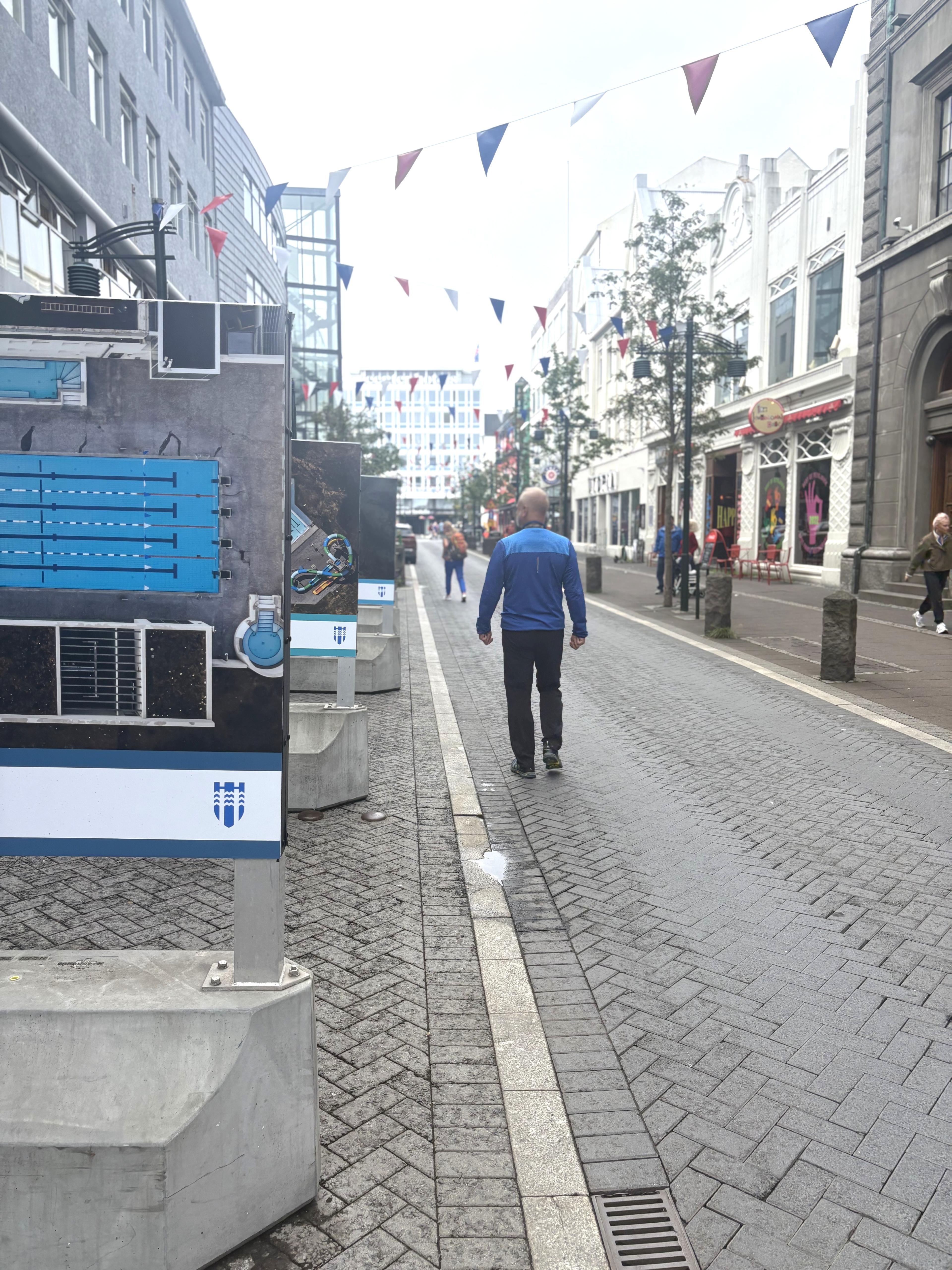 Ljósmyndasýning eftir Braga Þór Jósefsson hefur opnað í Austurstræti.