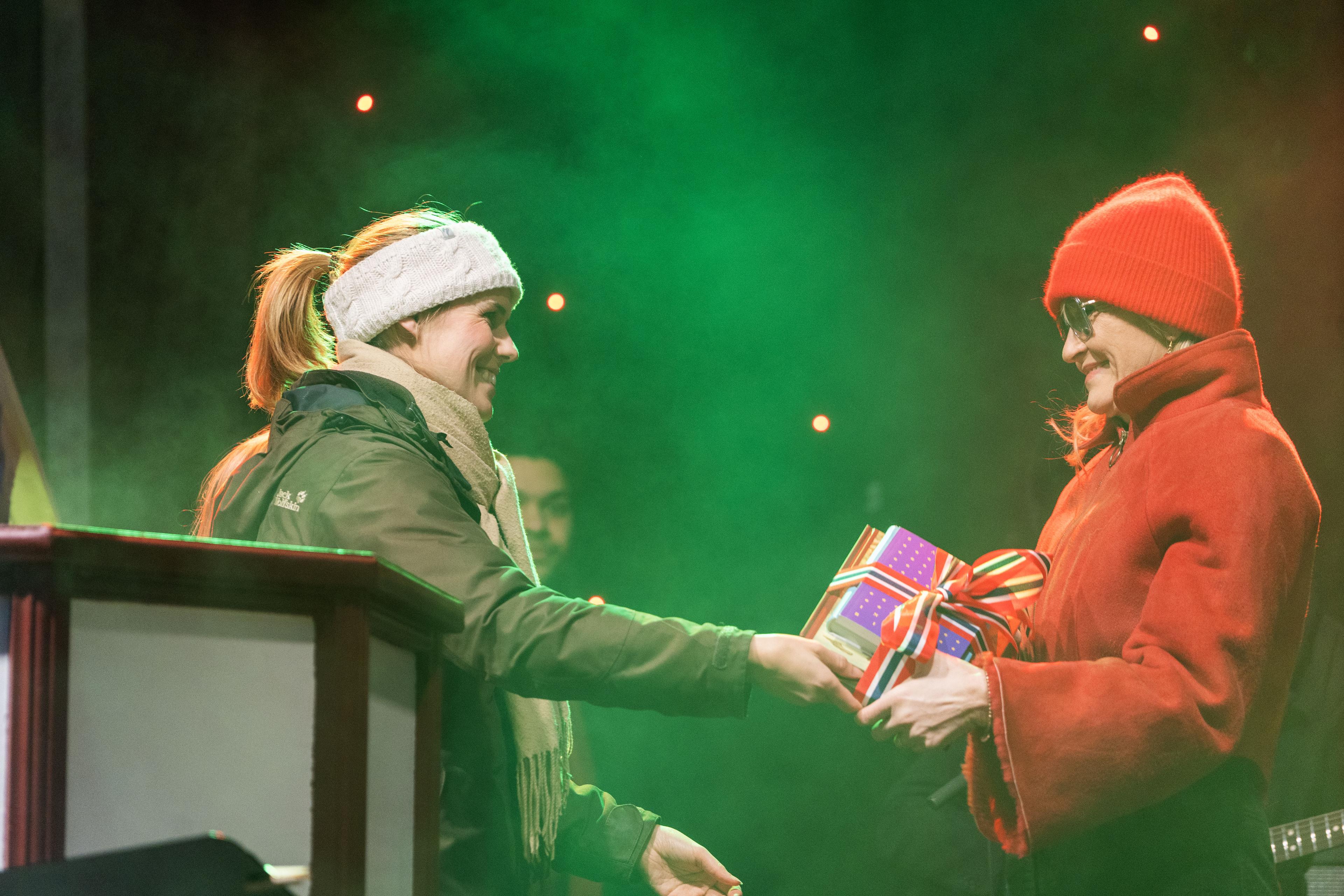 Kona réttir annarri konu pakka 