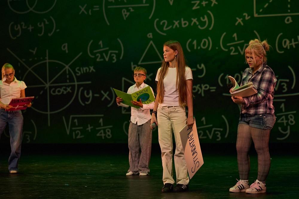 Réttarholtsskóli's performance in Skrekkur 2025