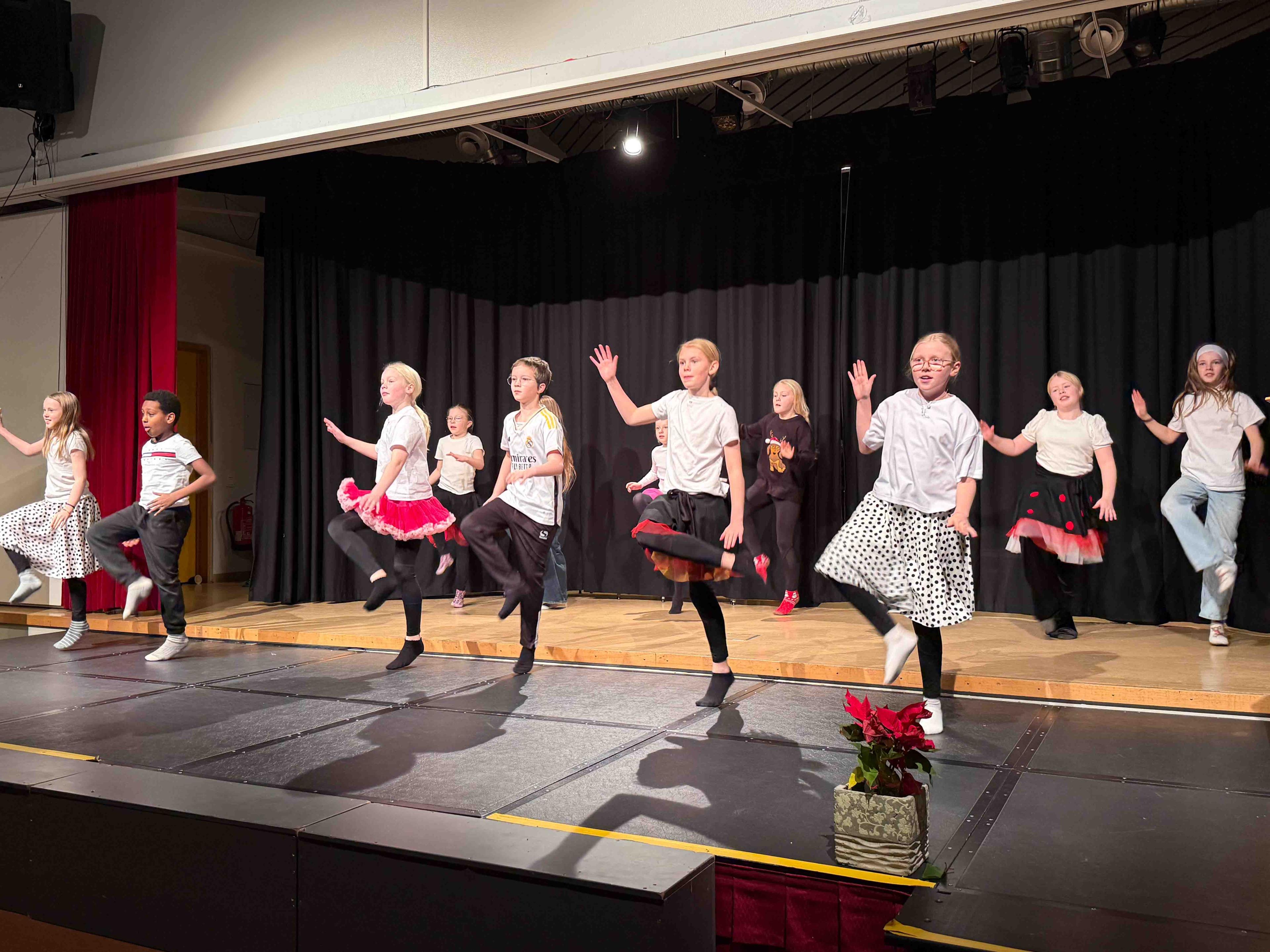 Mynd frá 70 ára afmæli Hlíðaskóla