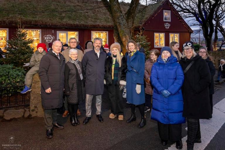 Borgarstjórahjónin Dagur B. Eggertsson og Arna Dögg Einarsdóttir ásamt Heðin Mortensen borgarstjóra Þórshafnar