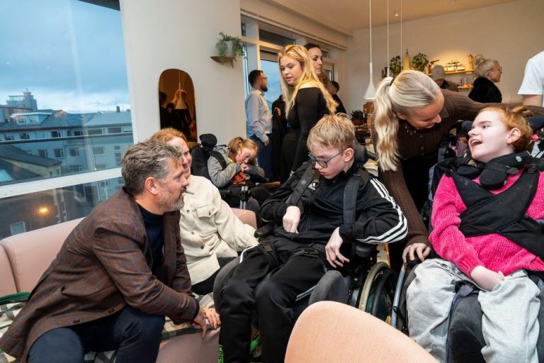 Dagur talar við börn úr Hinu Húsinu