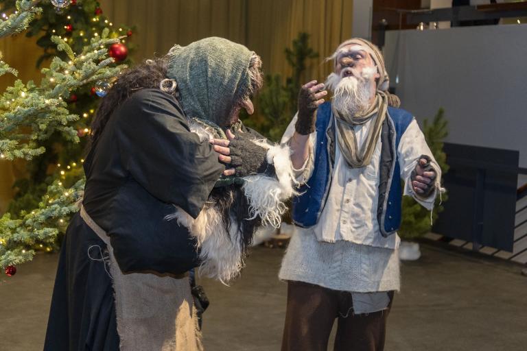 Grýla og Leppalúði voru kát og sögðu sögur úr fjöllunum