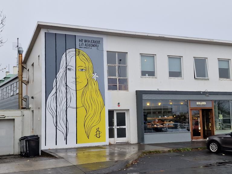 Amnesty mural on Kaffihús Vesturbæjar building. 
