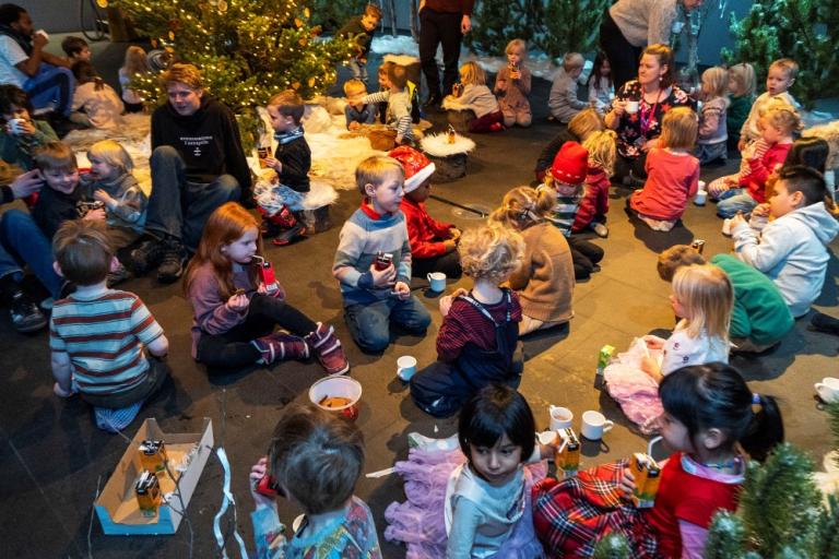 Children enjoyed hot chocolate with cream and gingerbread cookies in the Christmas Forest.
