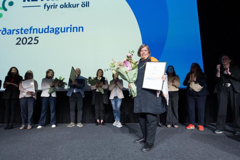 Social worker Edda Ólafsdóttir receives Welfare Council incentive awards. 