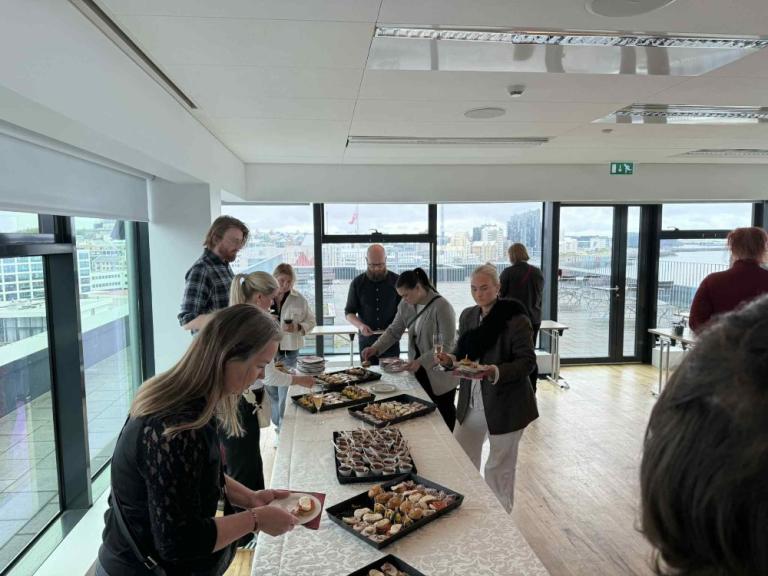 Nýútskrifuðum leikskólakennum var boðið upp á léttar veitingar