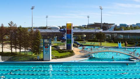 Overview of outdoor facilities at Laugardalslaug Pool