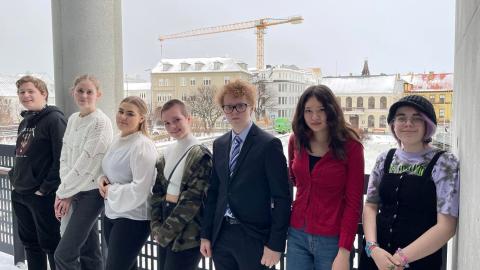 ungmennaráð á svölum ráðhússins.