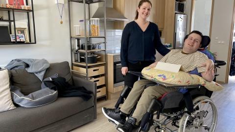 Margreir ásamt Erlu Margréti, forstöðumanni íbúðakjarnans.