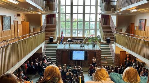 Krakkar við skólasetningu Laugarnesskóla 2022.
