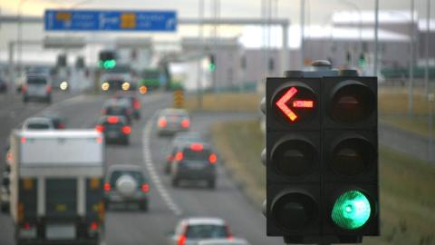 bílar og umferðarljós