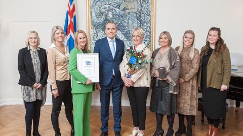 Verðlaunahafar ásamt Guðna Th. Jóhannessyni forseta.