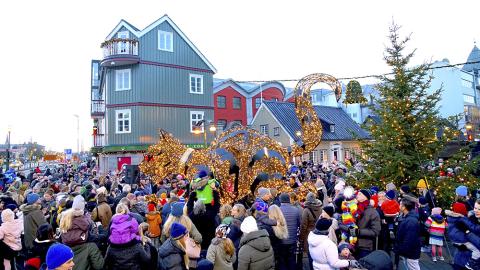 Fjölmenni við Jólaköttinn á Austurvelli