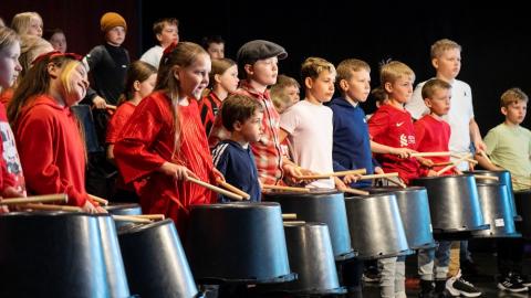 Börn leika tónlist á Big bang tónlistarhátíðinni í fyrra.