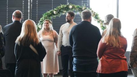 Fyrsta parið sem gefið var saman í Ráðhúsi Reykjavíkur í dag á sumarsólstöðum.