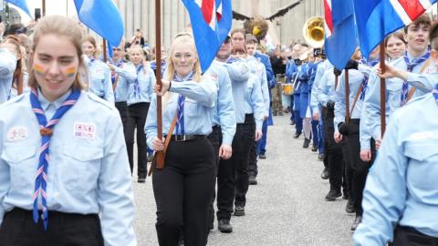 Frá skrúðgöngunni þar sem skátarnir gengu í broddi fylkingar frá Hallgrímskirkju