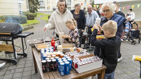 Á fjölskyldudeginum á Vitatorgi voru meðal annars grillaðar pylsur. 