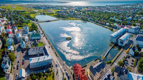 Reykjavíkurtjörn og nágrenni úr lofti.