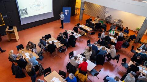 Resident meeting with the mayor at Hlíðaskóli in March