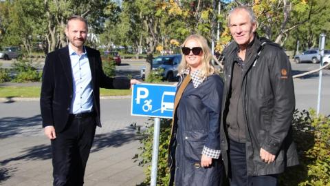 Mayor Einar Þorsteinsson, Alma Ýr Ingólfsdóttir, ÖBÍ chair, and Einar Pálsson, director of the Road Administration's road services department.